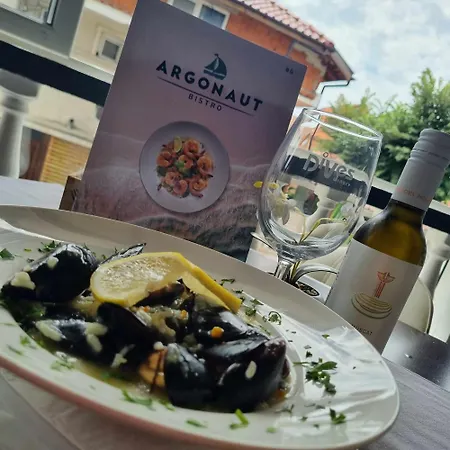 Casa de hóspedes семейна къща 